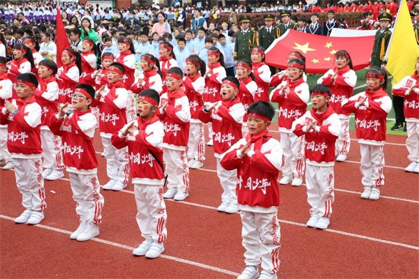 春季运动会总结和收获,运动会开幕式小学生快乐成长