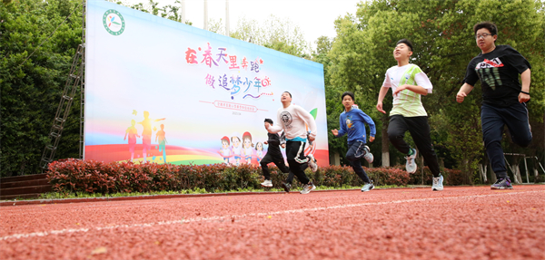 春季运动会总结和收获,运动会开幕式小学生快乐成长