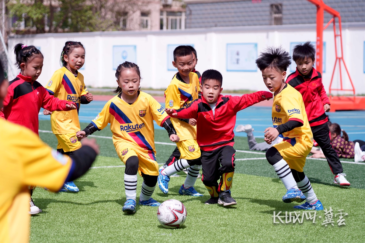 永向前赢未来——石家庄市长征街小学开展足球联赛