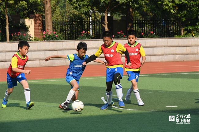 师大附属七彩云南小学这场校园足球联赛很智慧
