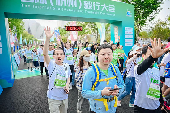 万名杭城市民从“大莲花”出发毅行迎亚运
