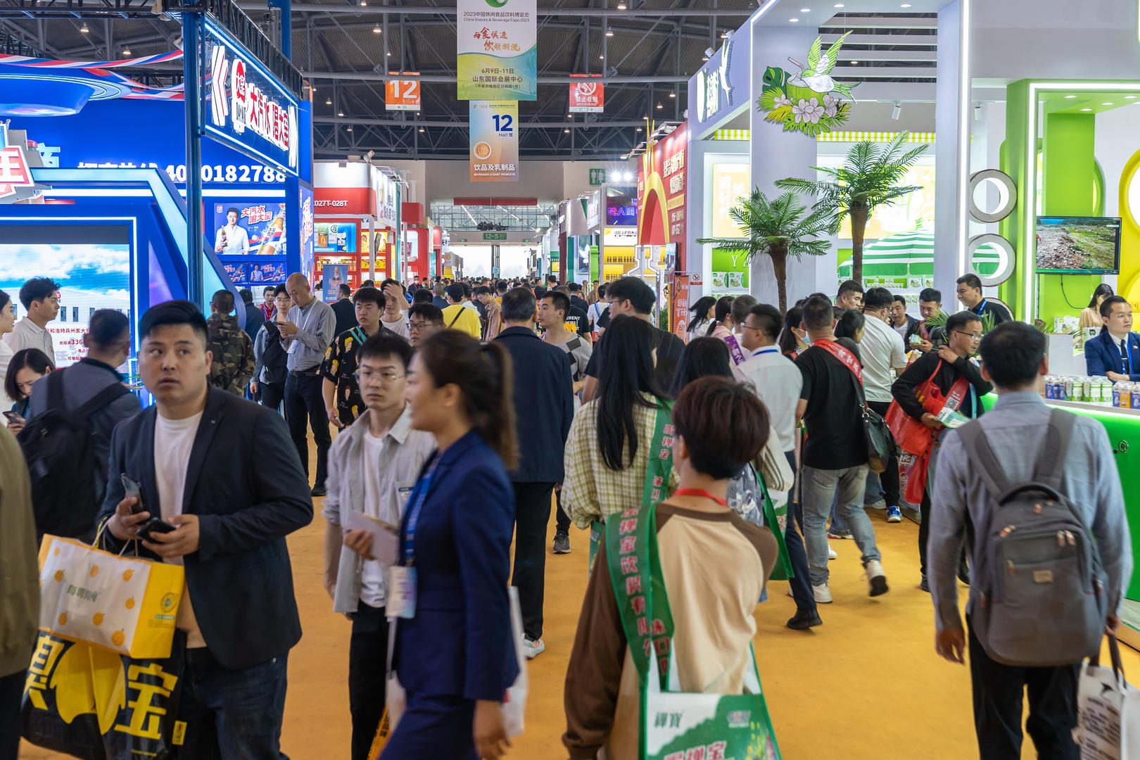 春糖观察丨热闹回来了，白酒经销商边逛边观望