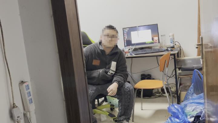 浙江查获假冒运动服,警方破获制假运动服饰案