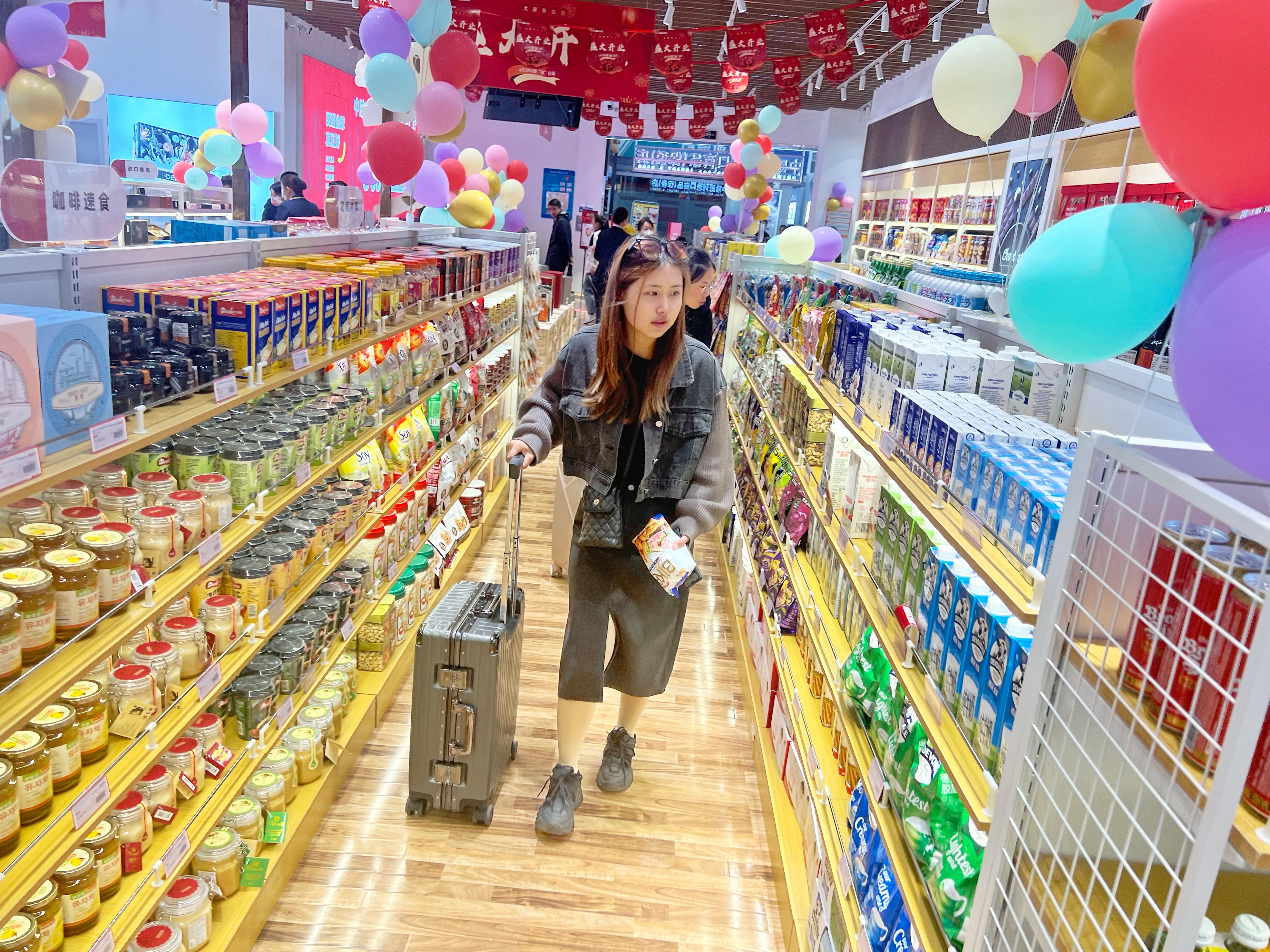 中欧班列进口商品超市新闻报道,中欧班列进口商品保税店正品吗