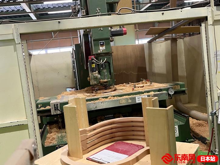 日本广岛的复兴精神：仍在行走的原爆电车与创造经典的曲木工厂