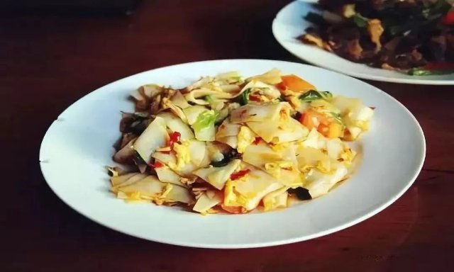 榴莲、兔头贵到上热搜？走，“美食特种兵”带你去云南吃实惠美食