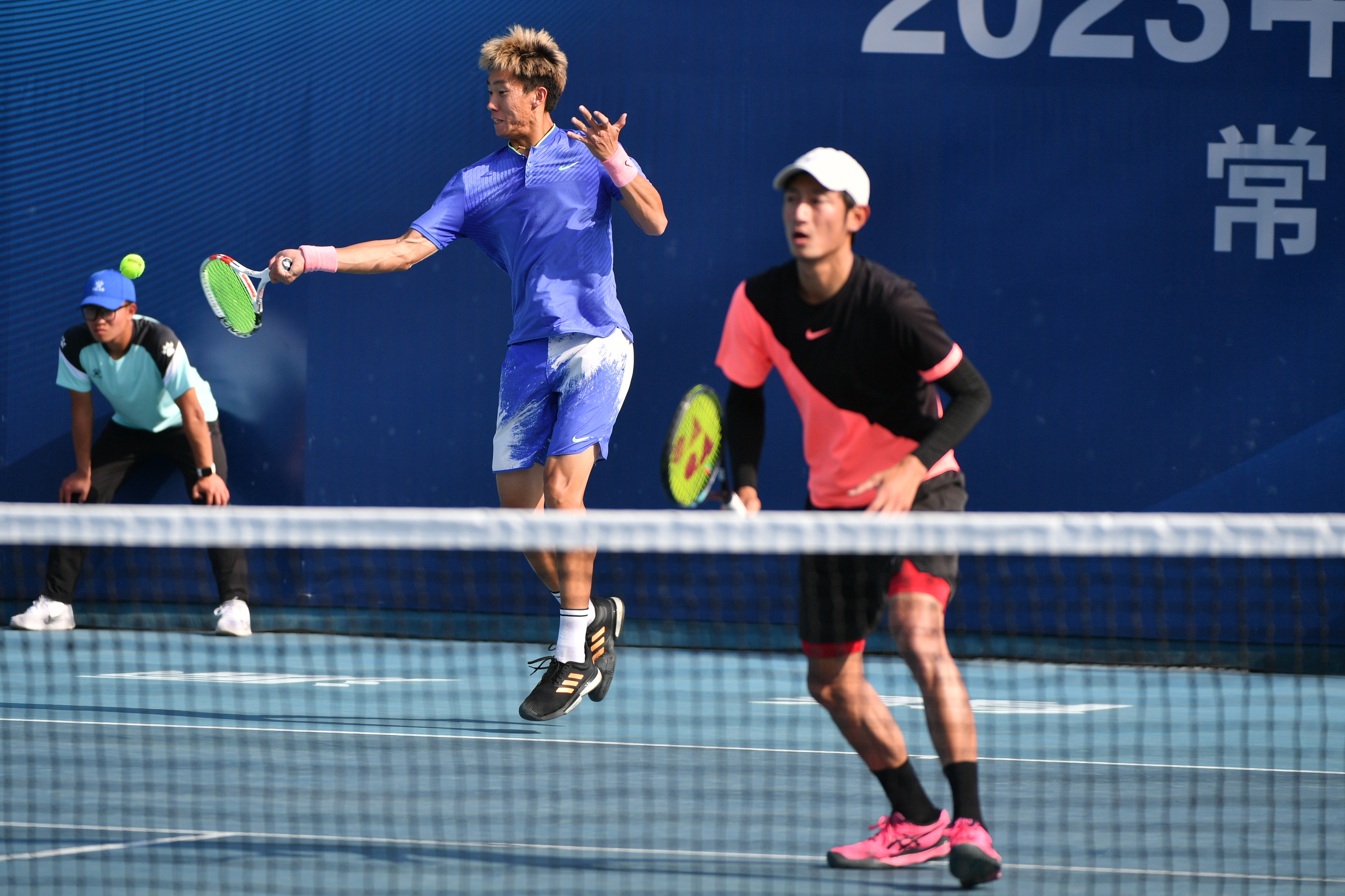 #（体育）网球——中巡赛常州公开赛：赵兆/孙浅男双夺冠