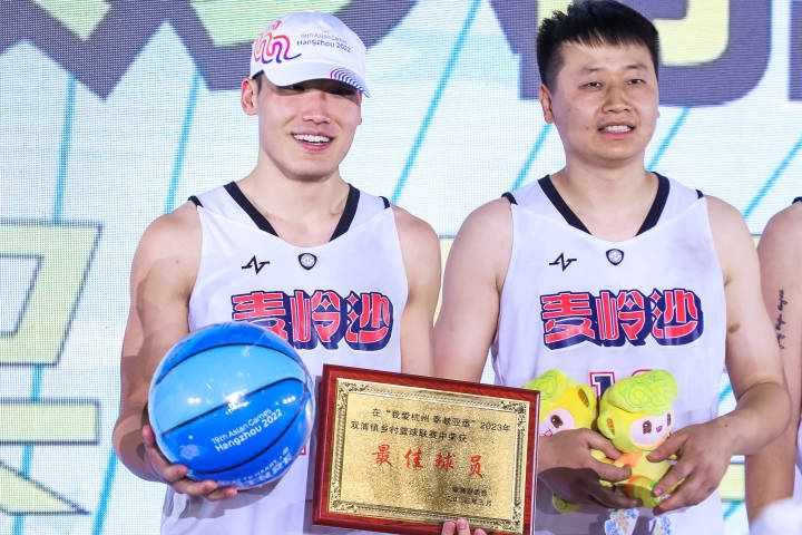 乡村全场篮球比赛,村公所篮球赛观众爆满