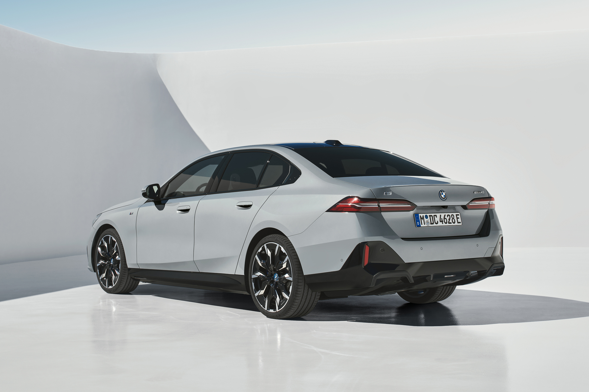 宝马5系大鼻孔两门轿跑敞篷四座,新款宝马5系外观图