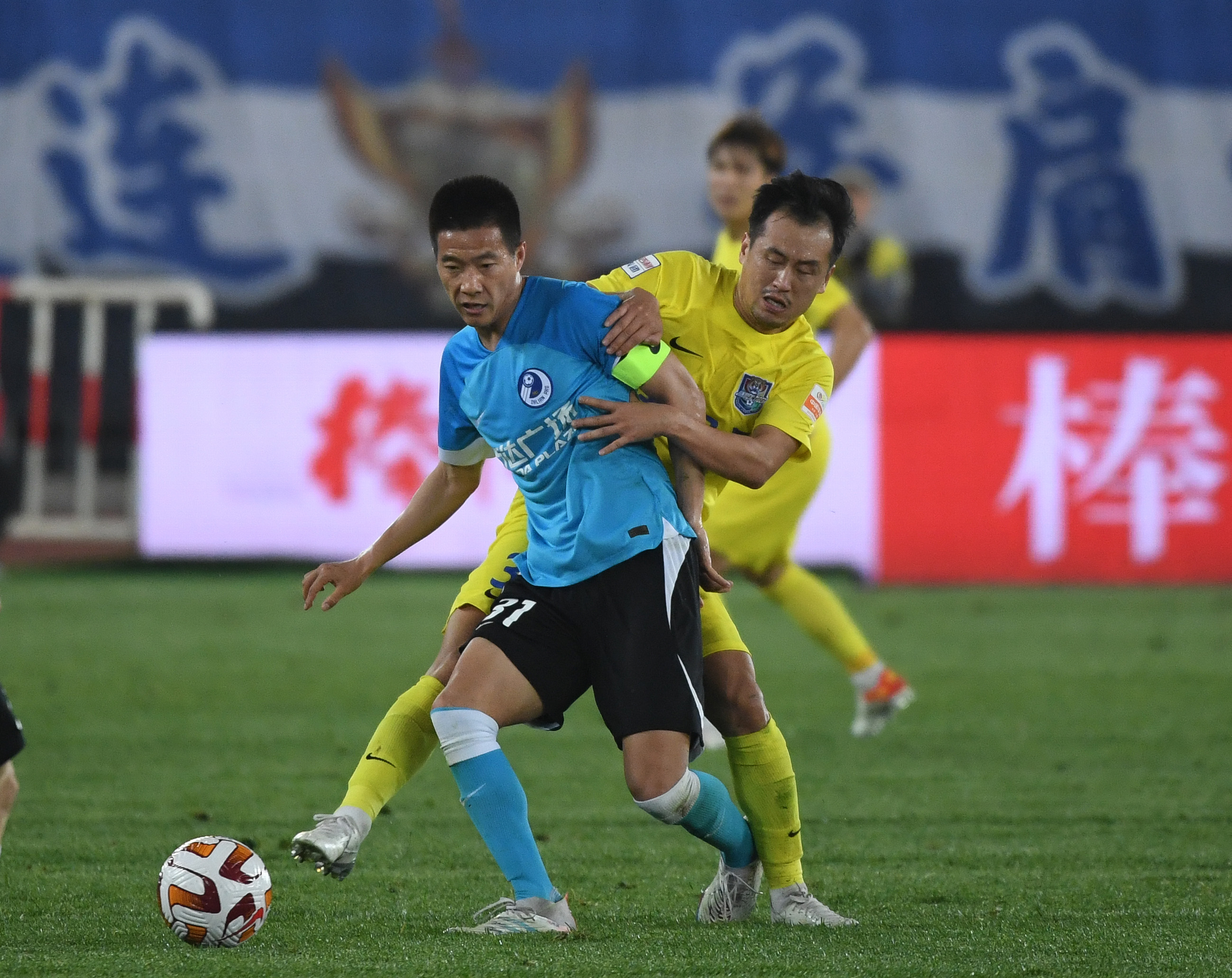 中超津门虎不敌山东泰山,中超大连人vs天津津门虎