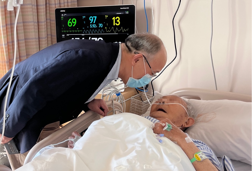 不想疼痛伴随余生，华山医院多学科诊疗助力百岁老人恢复行走