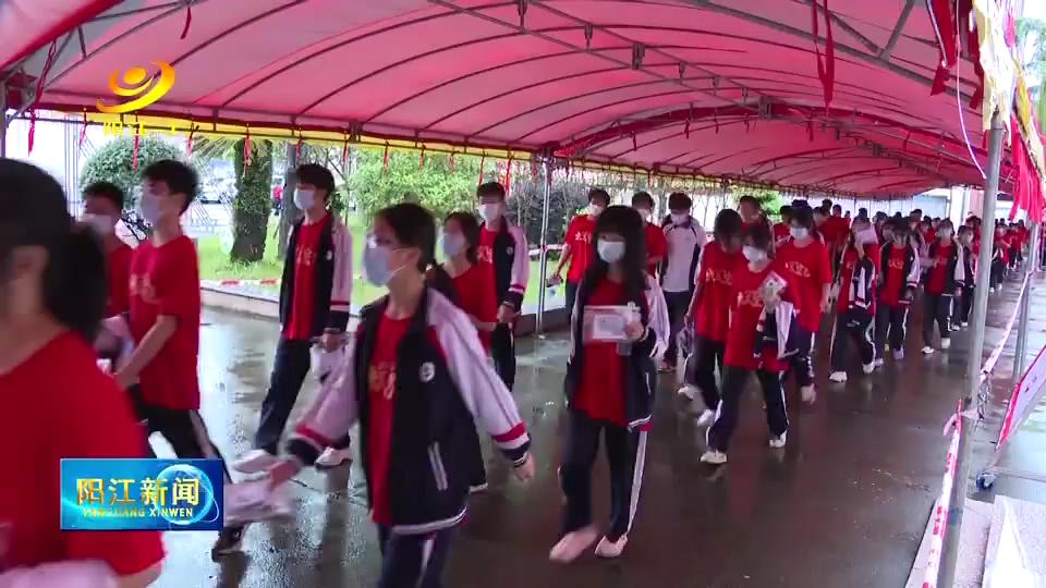 江阳考试后续,泸州中考考生进考场