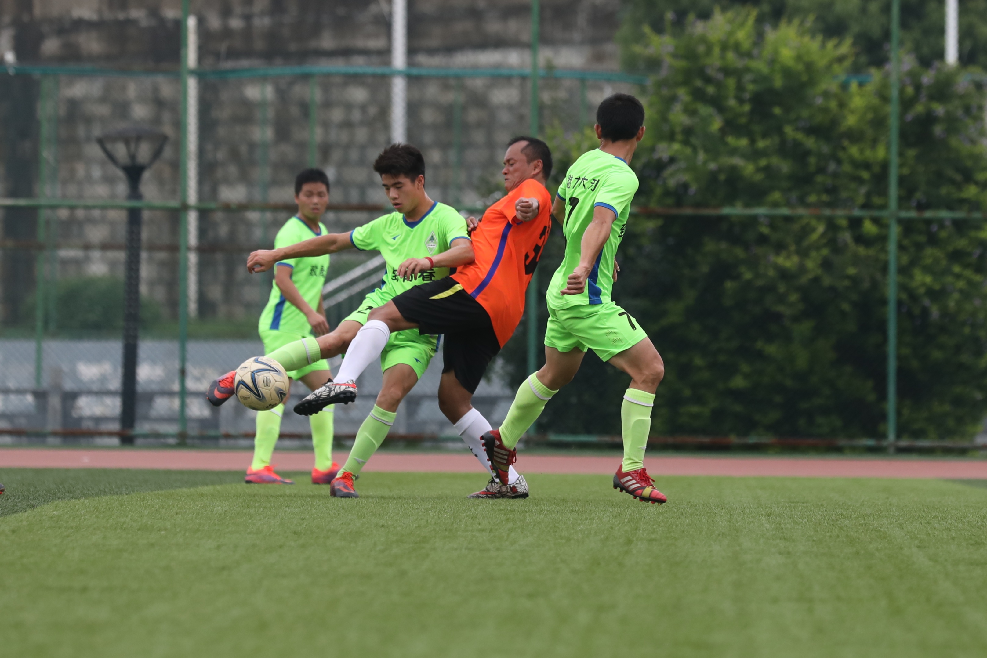 贵州“村超”里的“少林足球”