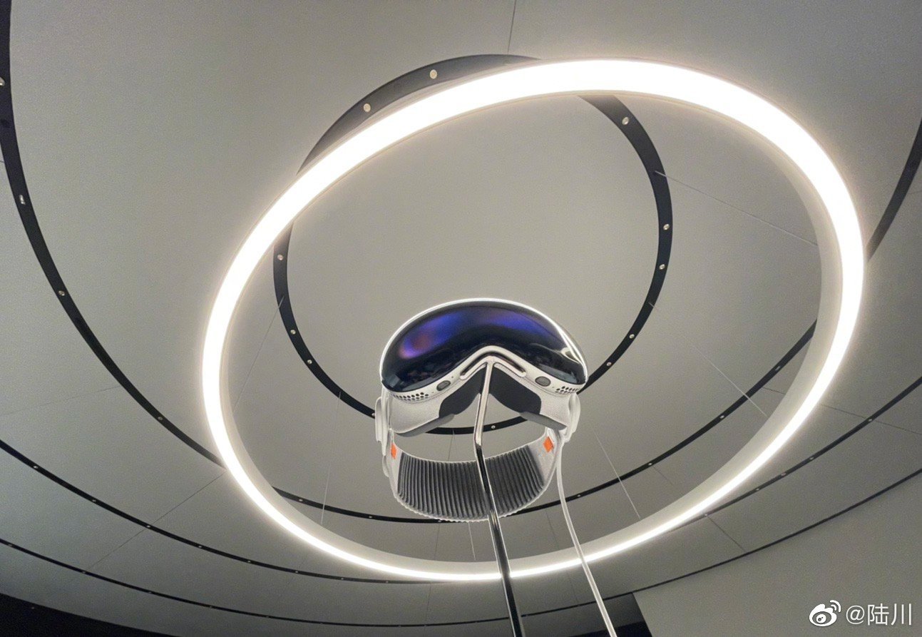 苹果MR头显预计首年销量,苹果带着耳机电话却外放