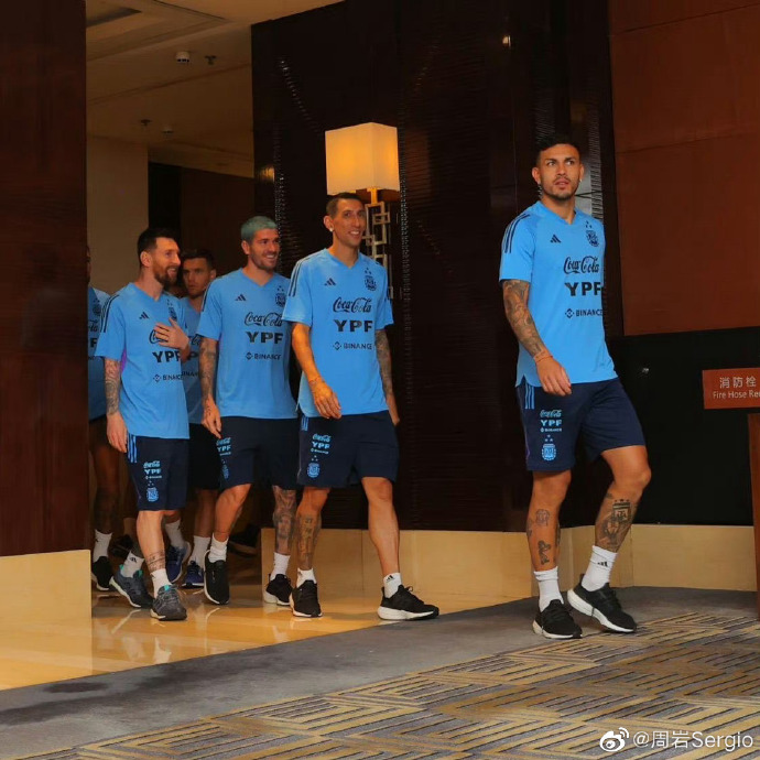 阿根廷全队训练梅西单独热身,曝梅西缺席阿根廷队训练视频