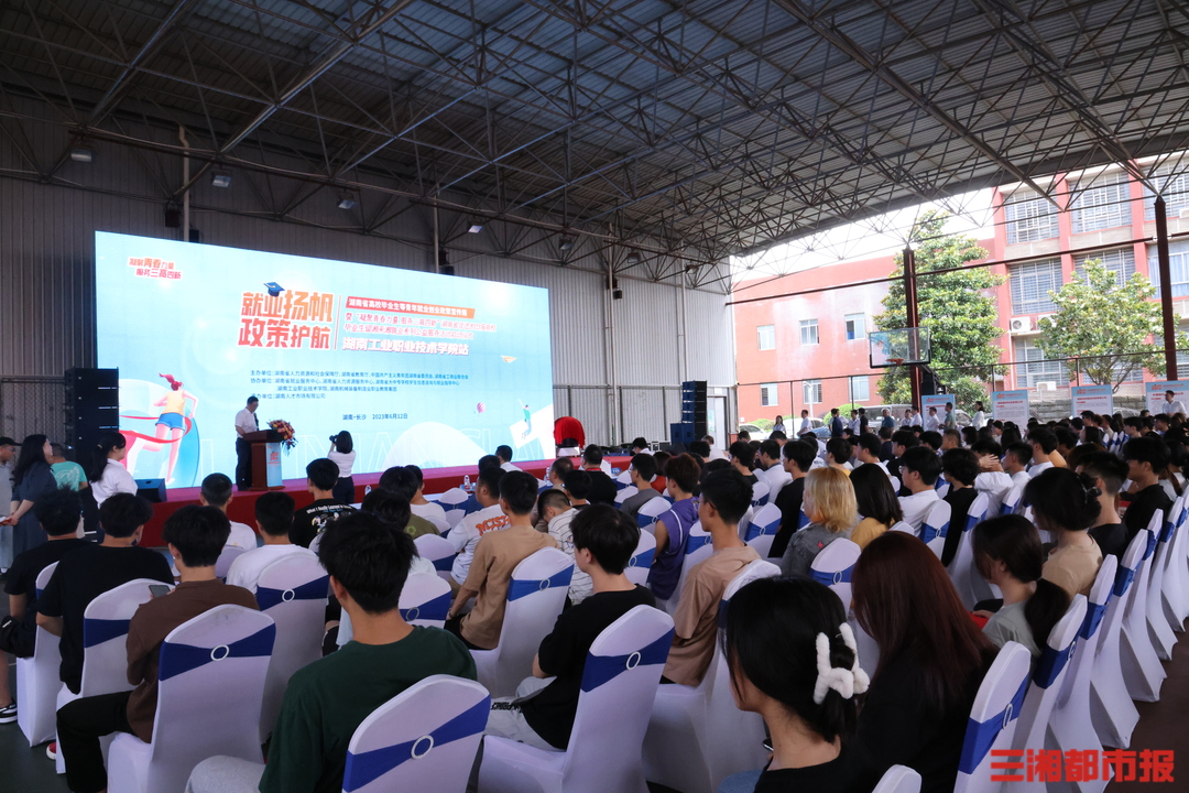 送岗上门促进就业,送岗位送政策送服务招聘会