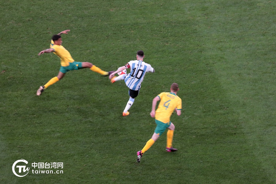 梅西闪击阿根廷半场1-0领先,梅西在阿根廷的霸气时刻