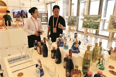 聚焦上海合作组织“三会一展”：欢聚一堂，展出各自精彩共享“上合机遇”