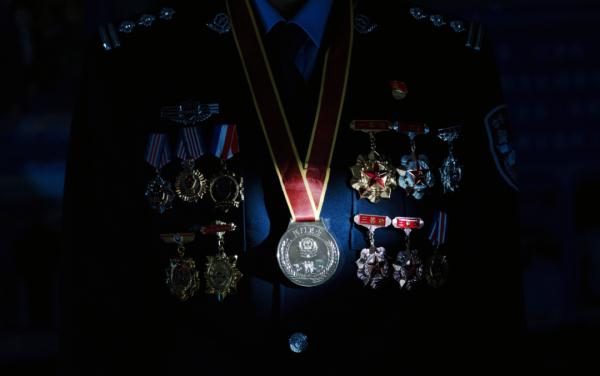 致敬禁毒一线英雄,向禁毒英雄鸣枪致敬