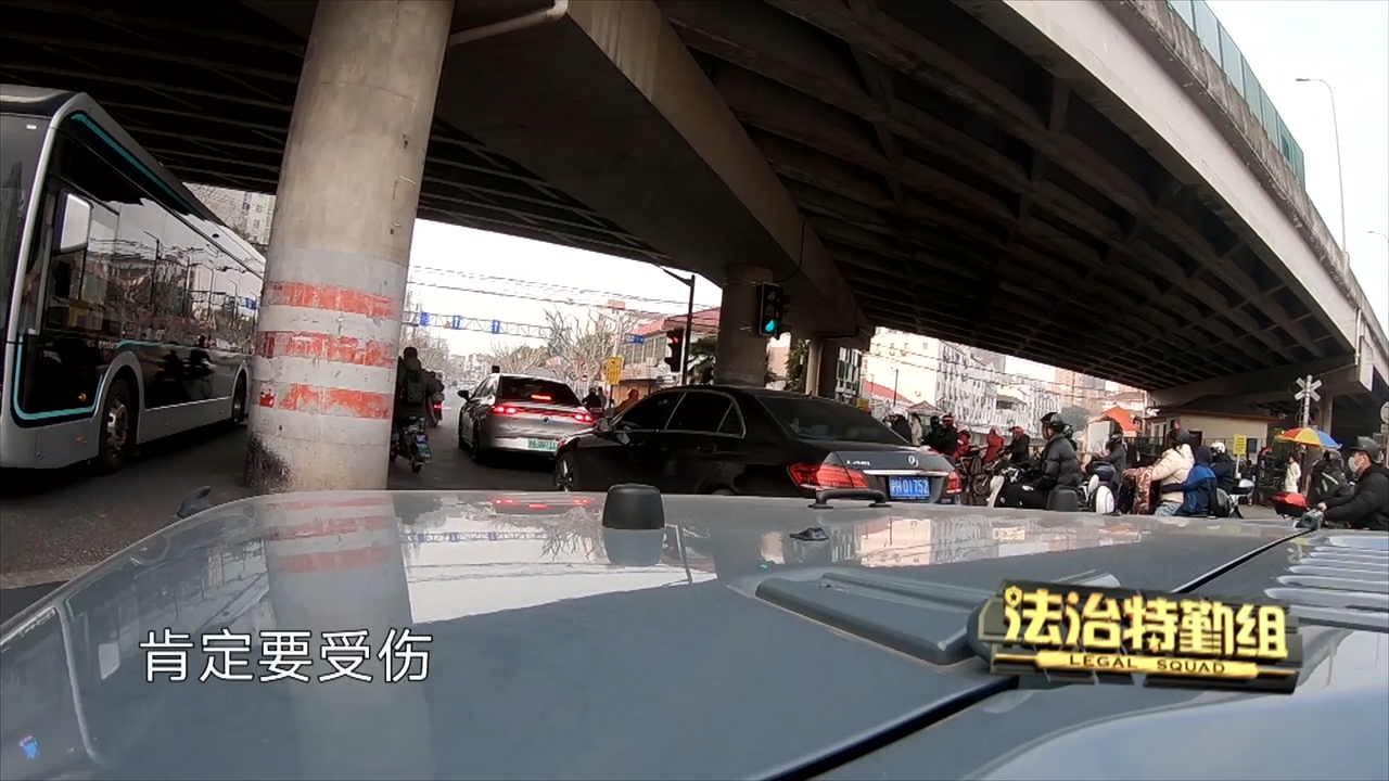 破解大居“出行难”交警全力找出路！