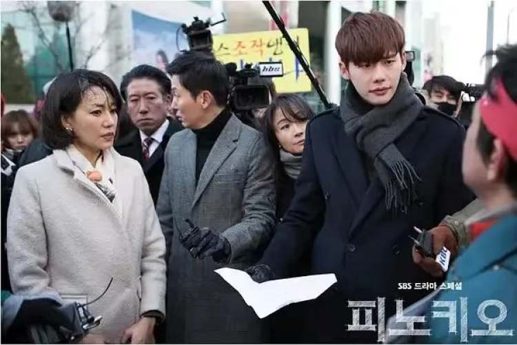 为什么新闻专业又苦又累又心酸,新闻专业靠谱吗