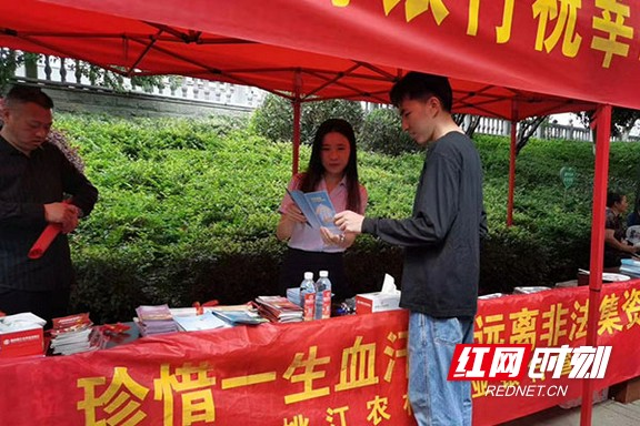 防范非法集资宣传月活动开展情况,开展非法集资月宣传活动民警感受