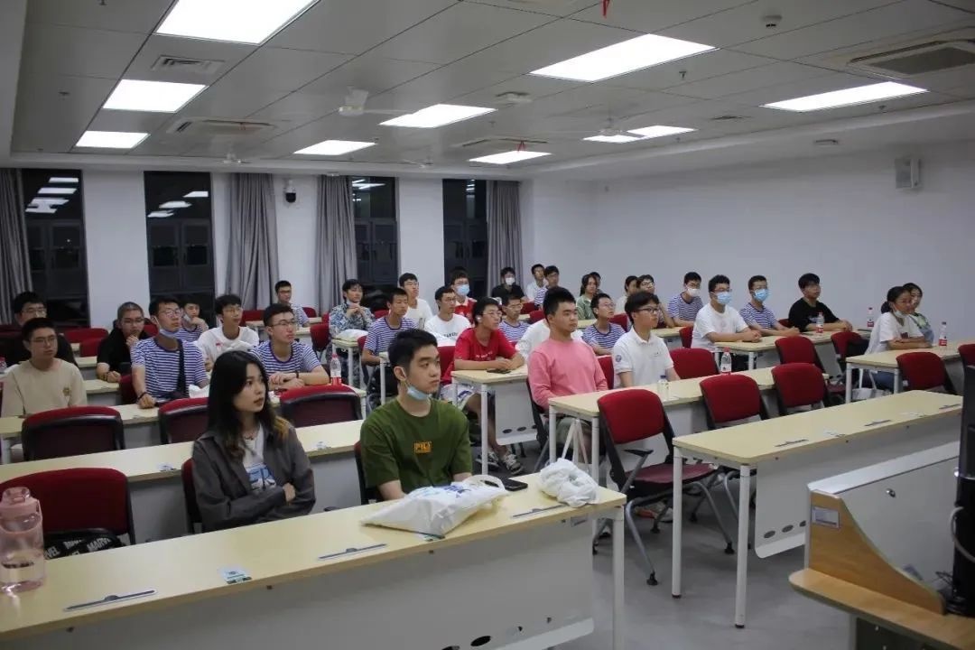 谁说工科女生不够酷？在武大学机械的她太飒！