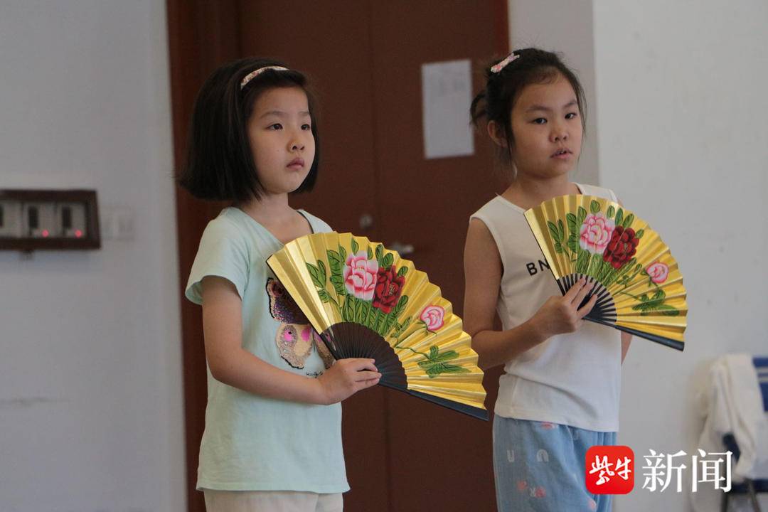 “学昆曲后，我都不驼背了呢”！扬子晚报“姑苏水磨调”少儿昆曲品牌12日暑期培训班课程过半啦