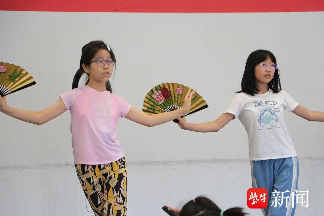 “学昆曲后，我都不驼背了呢”！扬子晚报“姑苏水磨调”少儿昆曲品牌12日暑期培训班课程过半啦