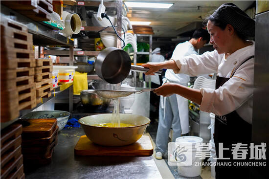 云南米线为什么叫过桥米线,正宗云南米线天下第一