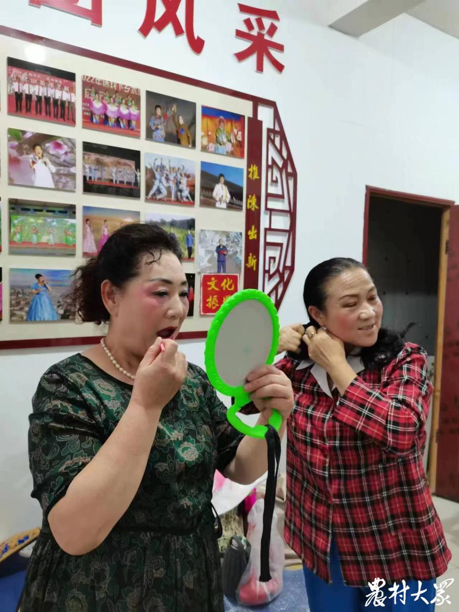 乡下唱大戏人山人海,乡村戏班热闹