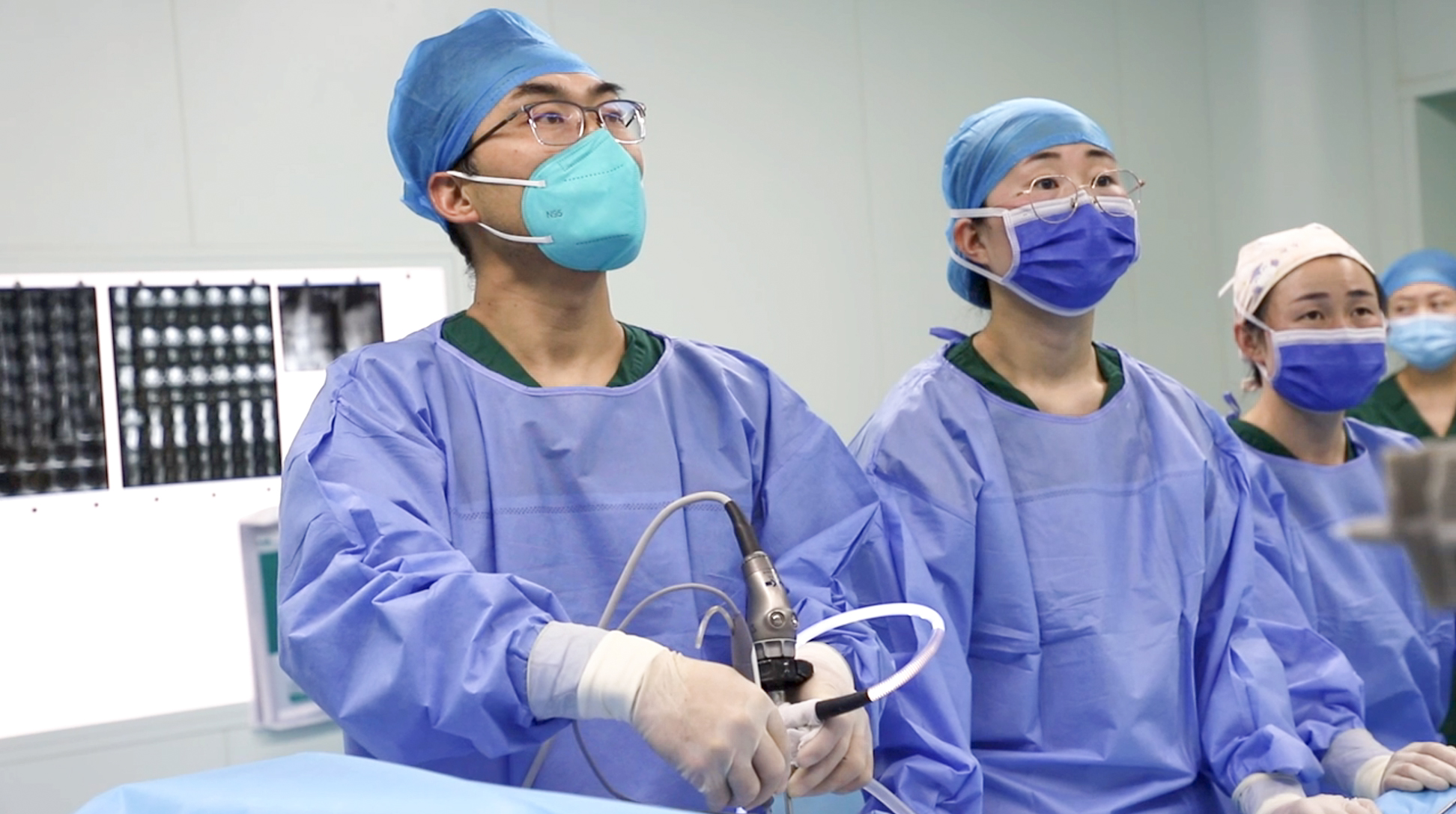 不忘初心坚持以人民为中心,不忘初心坚持为人民服务