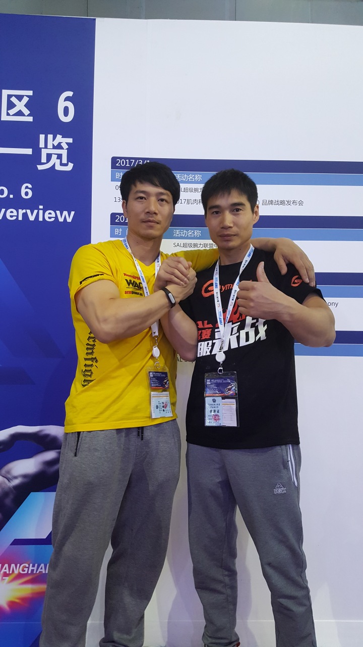 天气冷怎么户外运动,小刘掰手腕