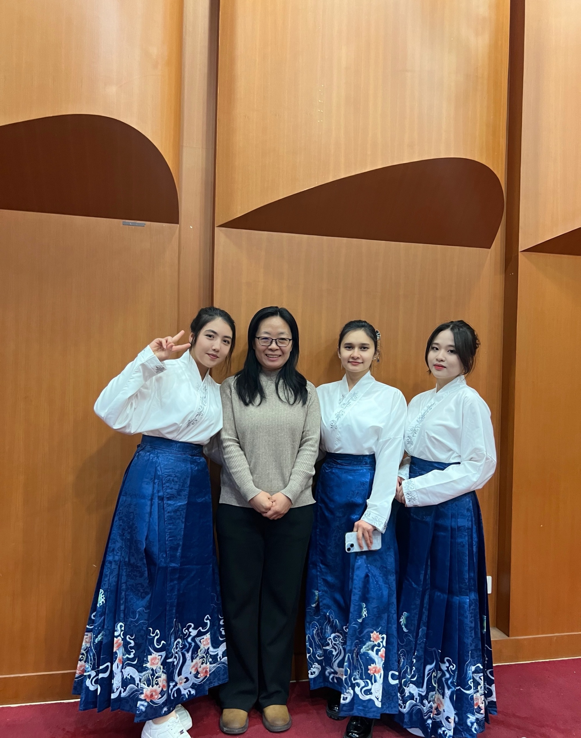 遇见中国丨乌兹别克斯坦留学生法拉尼格孜：“爱上这个活力满满、热气腾腾的中国”