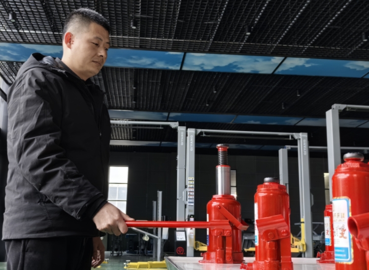 启阳液压举升设备,走进专精特新