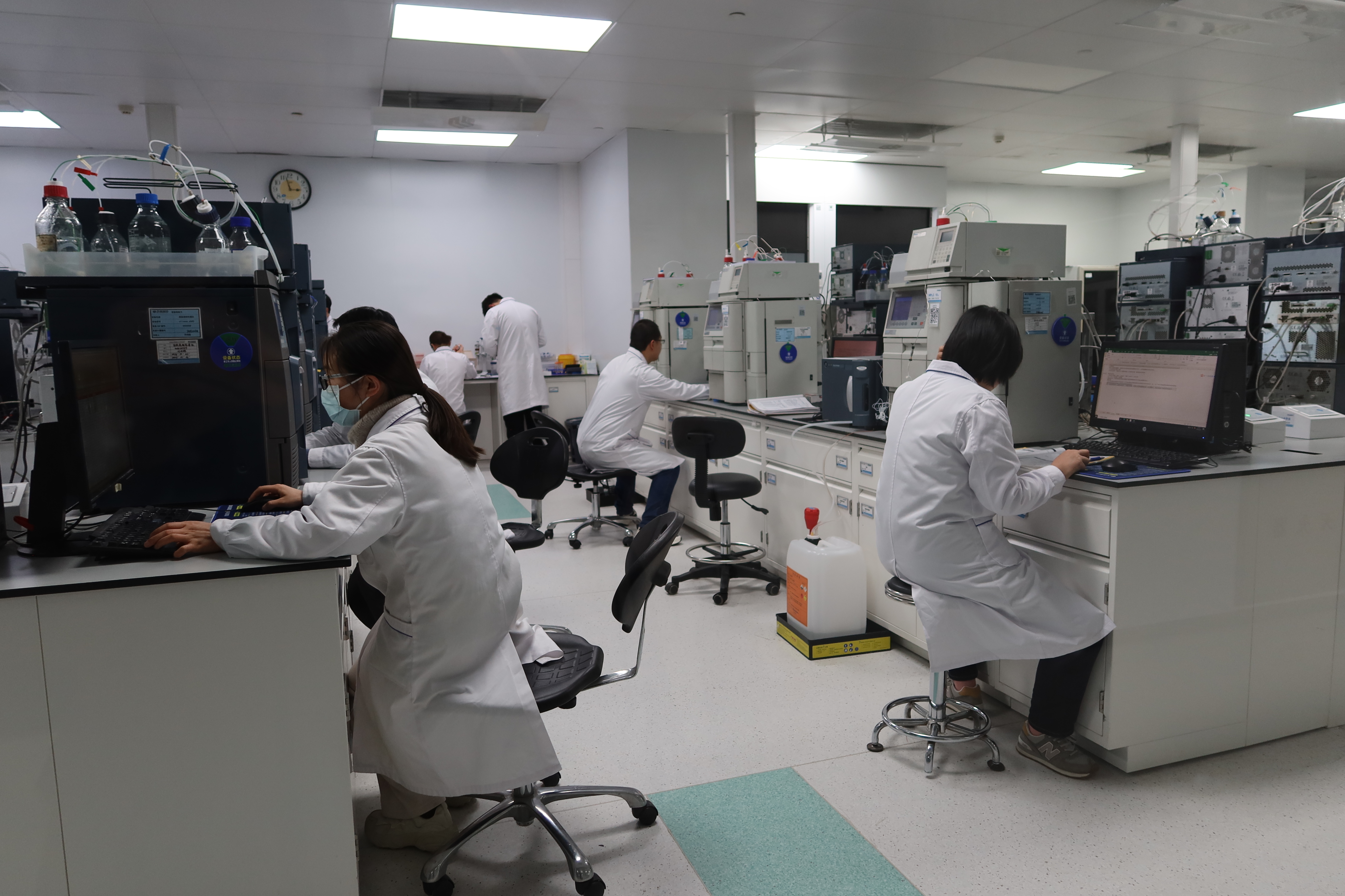 融媒·画像丨首个成功“出海”的国产眼科生物制剂的研发故事——十二年，磨一“药”